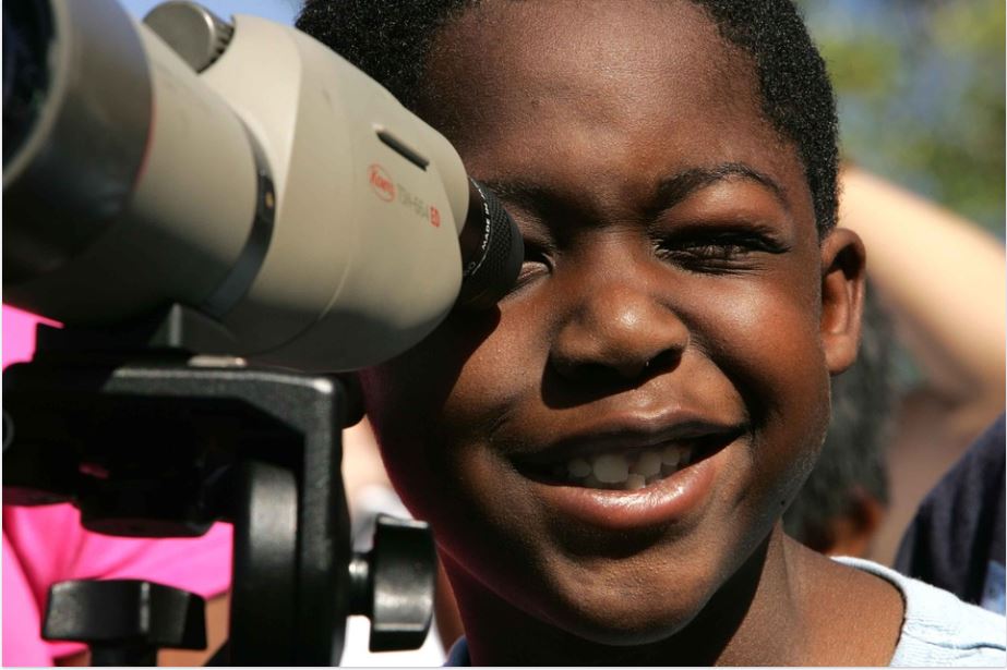best bonoculars for kids-image from pixabay by PublicDomain