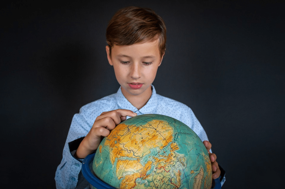 best globe for kids-image from pixabay Viki_B