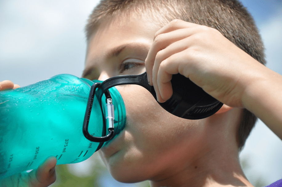 best water bottles for kids drinking water-image from pixababy by GSquare